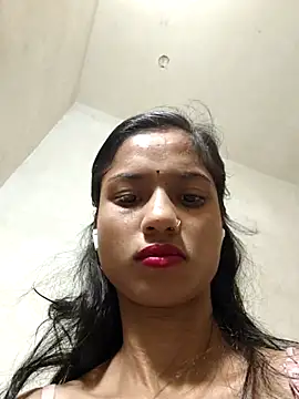 Curvy Amyra online show from May 22, 2026, 3:48 am