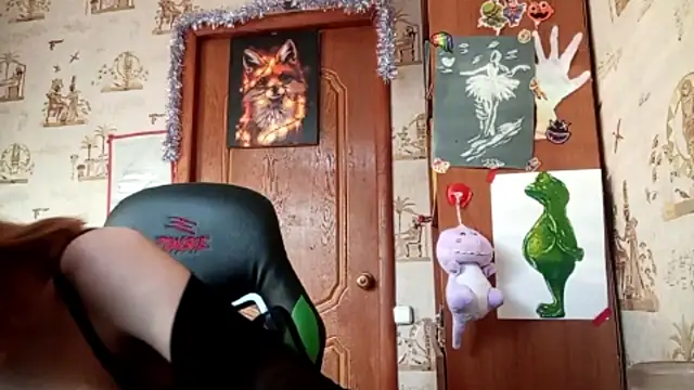 SirenFrost online show from April 17, 2026, 2:53 pm