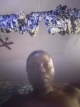 Snapshot of Bobqeen1 chatting on July 15, 2026, 11:06 am Bobqeen1 online show from July 15, 2026, 11:06 am