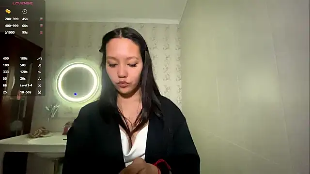 ayanovae online show from April 7, 2026, 2:35 am