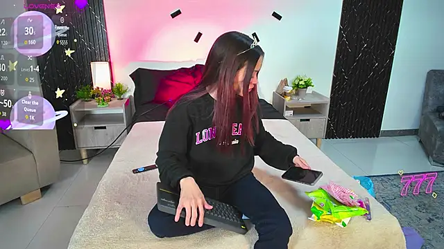 aurora petitee online show from April 7, 2026, 12:29 pm