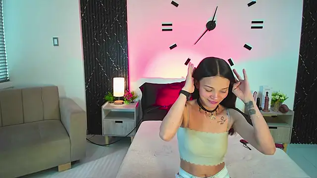 aurora petitee online show from April 8, 2026, 1:12 pm