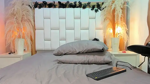 Snapshot of DylanLuxe chatting on April 15, 2026, 2:39 am DylanLuxe online show from April 15, 2026, 2:39 am