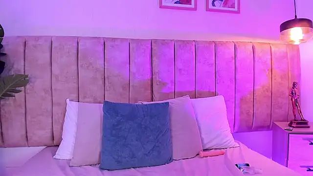 alissonvega online show from April 16, 2026, 9:39 pm