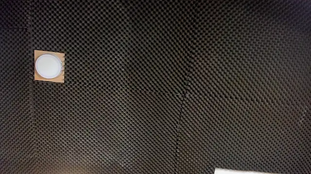 andreazoe online show from April 16, 2026, 1:56 pm