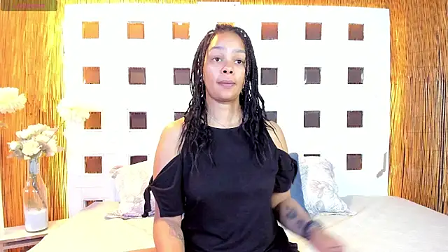 andreazoe online show from April 12, 2026, 2:42 pm