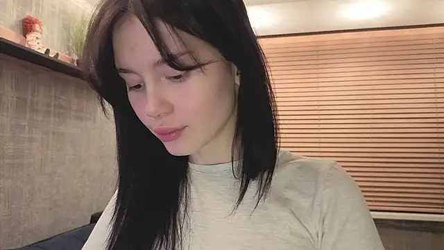 SweetieWink online show from April 10, 2026, 11:12 pm