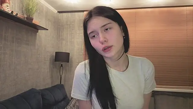 SweetieWink online show from April 4, 2026, 10:05 pm