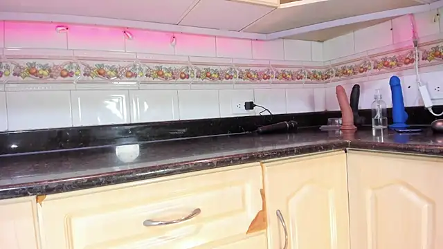 Snapshot of SophiaRivera18 chatting on April 8, 2026, 7:59 pm SophiaRivera18 online show from April 8, 2026, 7:59 pm