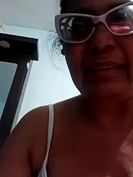 sexymomsn online show from April 5, 2026, 1:23 am