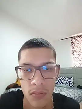 Snapshot of luis_sanchez018 chatting on July 18, 2026, 4:26 pm luis sanchez018 online show from July 18, 2026, 4:26 pm