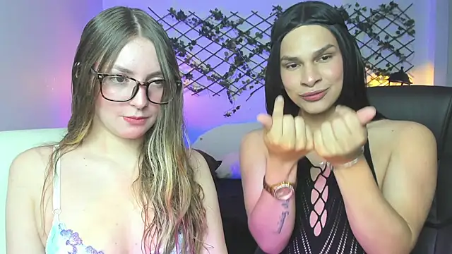 Snapshot of Honey__kiss chatting on March 23, 2026, 12:33 am Honey kiss online show from March 23, 2026, 12:33 am