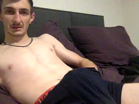 rmarcu01 online show from March 28, 2026, 11:28 pm