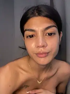 AveryMwore online show from April 18, 2026, 2:14 am