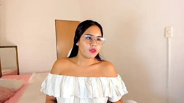 Bella Jadee online show from April 18, 2026, 3:31 am