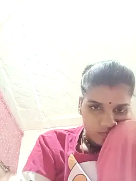Raveena0990 online show from May 26, 2026, 9:51 am