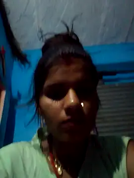 Raveena0990 online show from May 18, 2026, 7:40 pm