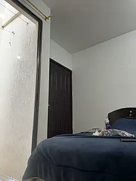 Snapshot of Amelie-RedHoney chatting on April 1, 2026, 7:22 pm Amelie-RedHoney online show from April 1, 2026, 7:22 pm