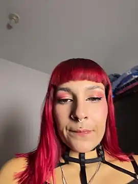 Snapshot of Amelie-RedHoney chatting on June 27, 2026, 11:00 pm Amelie-RedHoney online show from June 27, 2026, 11:00 pm