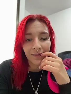 Snapshot of Amelie-RedHoney chatting on April 10, 2026, 7:32 pm Amelie-RedHoney online show from April 10, 2026, 7:32 pm