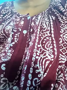 Snapshot of itz-priya chatting on April 2, 2026, 6:31 am itz-priya online show from April 2, 2026, 6:31 am