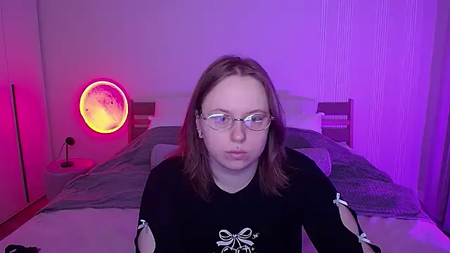 SelenaLily online show from April 7, 2026, 3:47 pm