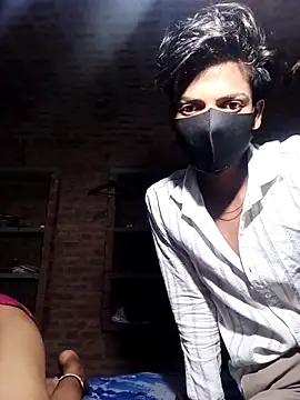 COUPLE-HOTS online show from April 15, 2026, 2:06 am