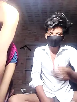 COUPLE-HOTS online show from April 12, 2026, 4:21 pm