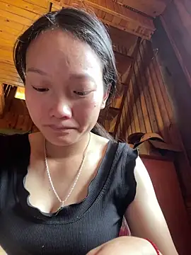 Jolinie online show from April 12, 2026, 3:54 am