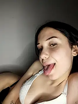 icedrosemarye online show from April 12, 2026, 5:49 pm