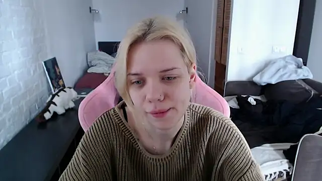 TenderChloe online show from April 5, 2026, 8:54 am