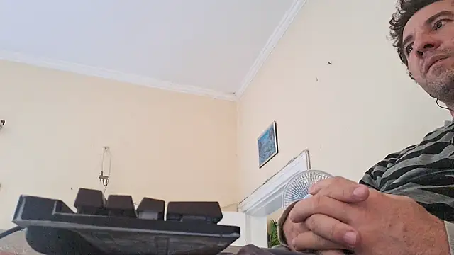 Sueliton2 online show from April 12, 2026, 5:38 pm