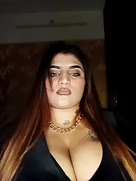 Sanaya Gil online show from April 5, 2026, 4:13 pm