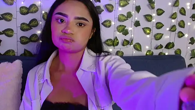 angie boo1 online show from April 15, 2026, 10:32 pm