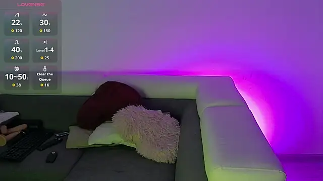 loveKyliee online show from April 3, 2026, 9:54 pm