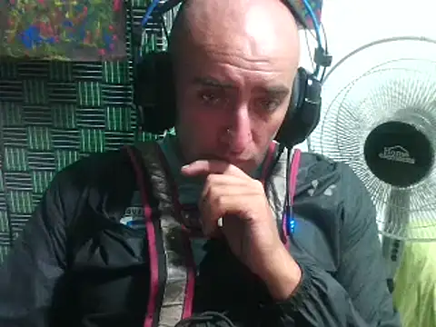 AlxAmr89 online show from April 27, 2026, 10:19 pm