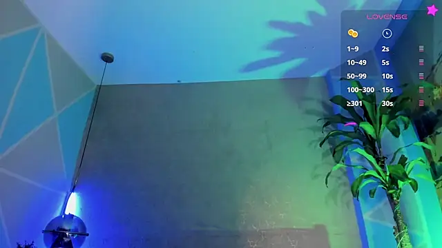 Divaluna  online show from March 30, 2026, 11:50 pm