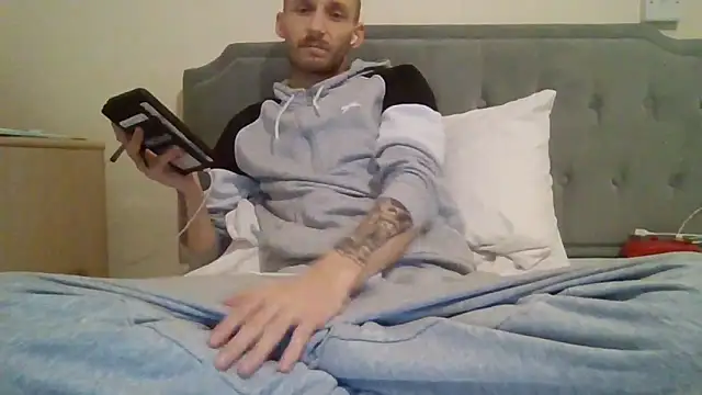 Snapshot of feetlovrr94 chatting on March 31, 2026, 10:23 pm feetlovrr94 online show from March 31, 2026, 10:23 pm