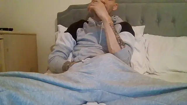 Snapshot of feetlovrr94 chatting on March 23, 2026, 3:12 pm feetlovrr94 online show from March 23, 2026, 3:12 pm