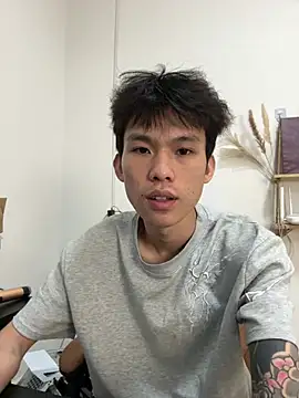 zzzzppp3 online show from April 18, 2026, 3:31 am