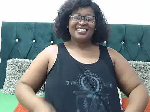 Snapshot of Curves2Devour chatting on April 13, 2026, 8:07 am Curves2Devour online show from April 13, 2026, 8:07 am