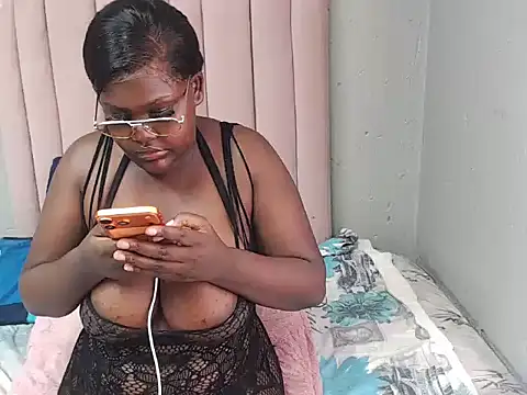 Snapshot of Chocolatemelons17 chatting on April 7, 2026, 12:40 pm Chocolatemelons17 online show from April 7, 2026, 12:40 pm