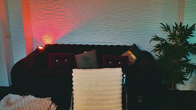 Snapshot of AngelWooW chatting on April 7, 2026, 4:58 am AngelWooW online show from April 7, 2026, 4:58 am