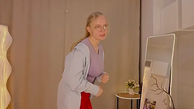 AlicaCohill online show from April 15, 2026, 7:07 pm