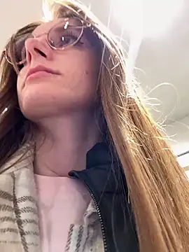 FReyja 44 online show from April 14, 2026, 11:48 am