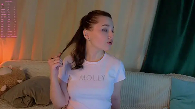 Snapshot of LorriMonz chatting on June 1, 2026, 1:39 am LorriMonz online show from June 1, 2026, 1:39 am
