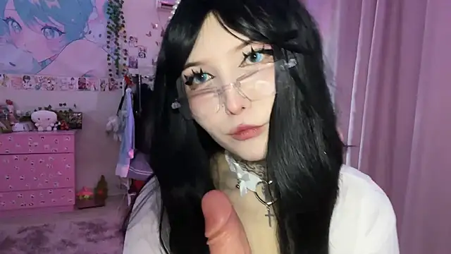 ToxiraLuneX online show from April 11, 2026, 3:38 pm