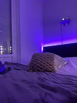 Lusty Lunaa online show from April 16, 2026, 7:47 pm