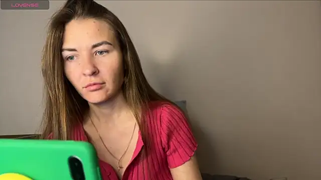 LauraJess  online show from May 18, 2026, 8:19 am