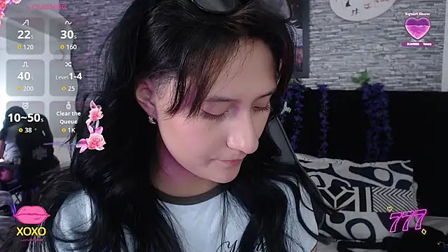 Snapshot of eyes_moonn chatting on July 16, 2026, 12:57 pm eyes moonn online show from July 16, 2026, 12:57 pm